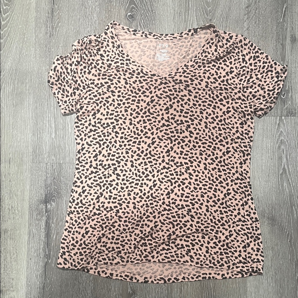 Apt. 9 Pink and Black Leopard Print V-Neck Tee